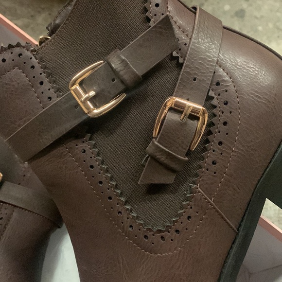 Women’s Western Zip Buckle Detail Flat Ankle Boot in Brown Faux Leather - Picture 9 of 16